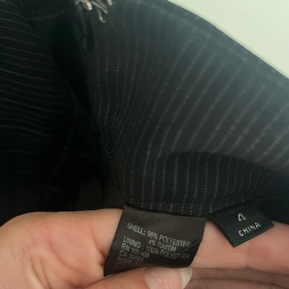 Tahari Women’s Black Pinstripe Skirt Suit | Size 4 | Perfect Condition - Picture 8 of 9